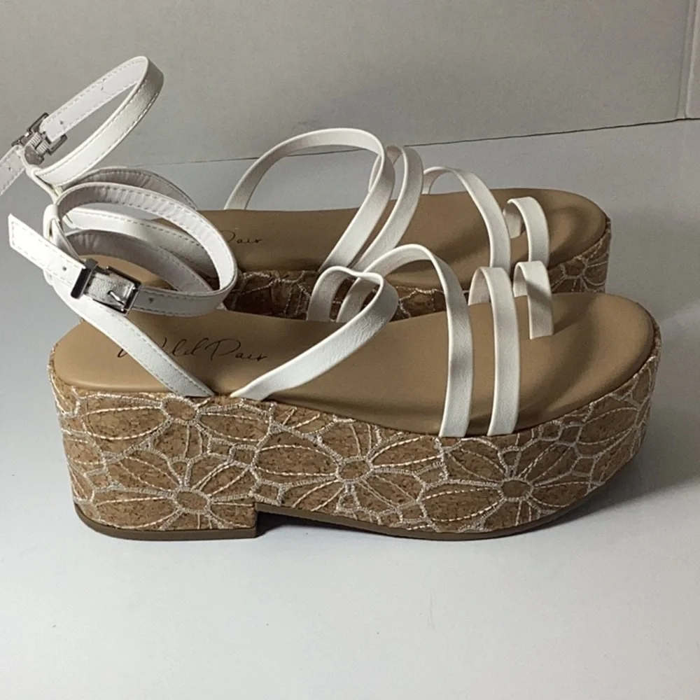WILD PAIR Women's Dottye Platform Sandals
